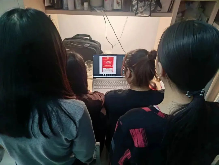 图片35二十大学生.png 图片35二十大学生.png