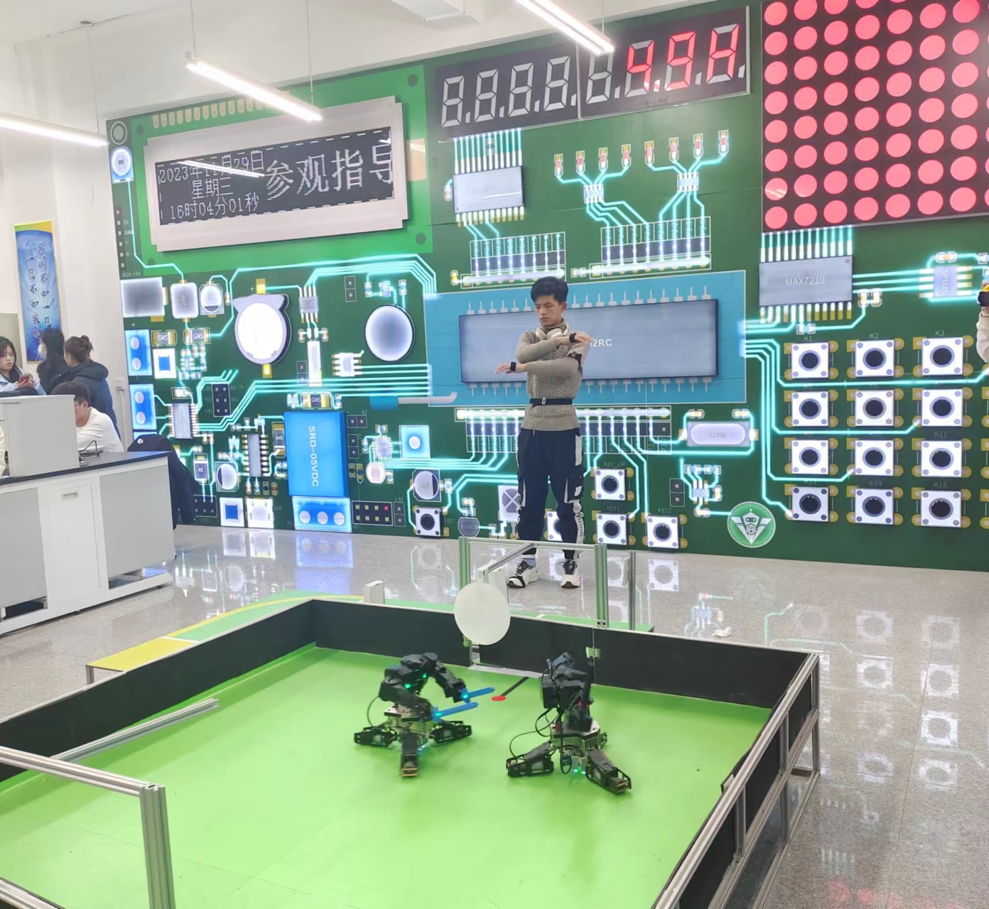 格斗机器人.jpg 格斗机器人.jpg