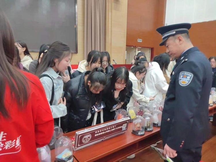 24.3大学生禁毒知识宣传——珍爱生命 远离毒品2.jpg 24.3大学生禁毒知识宣传——珍爱生命 远离毒品2.jpg