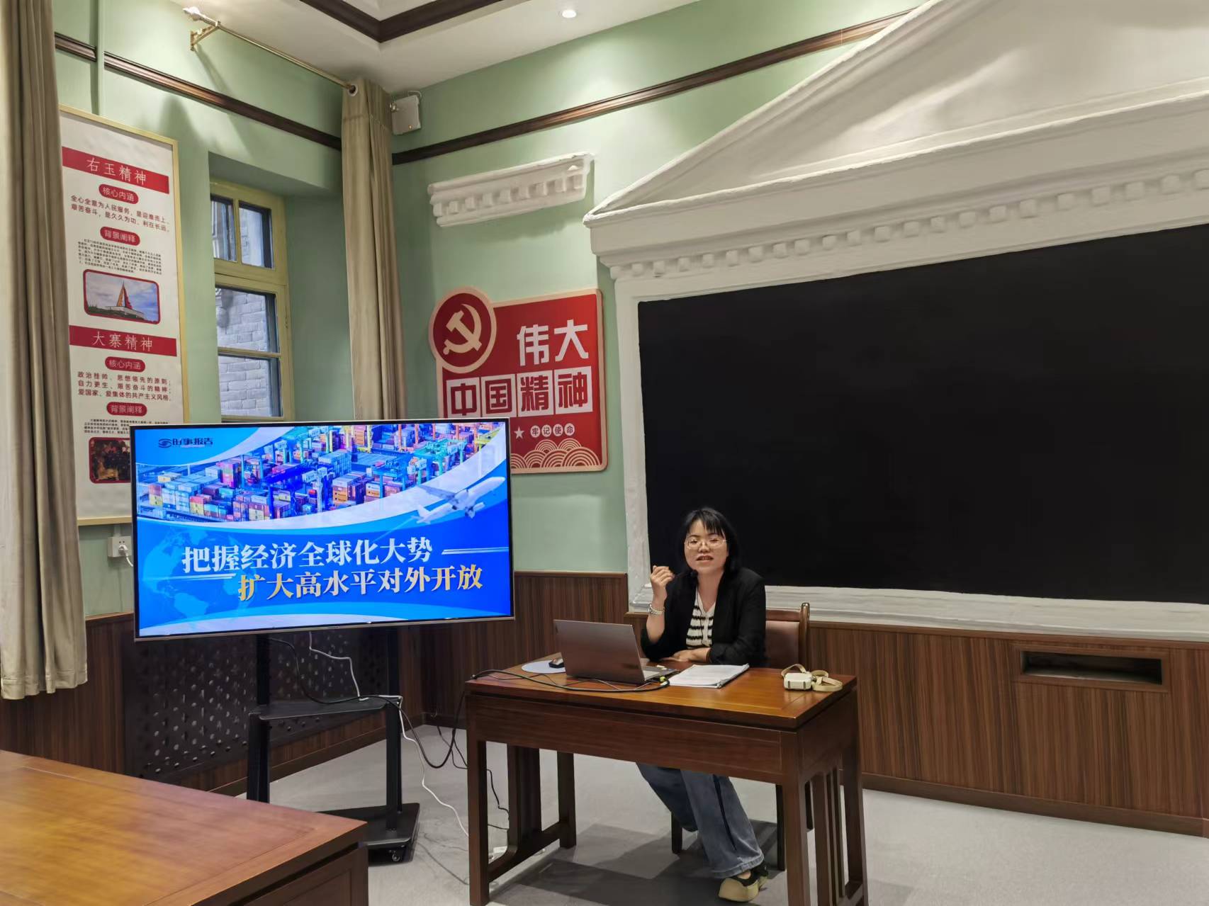 索艳琳.jpg 索艳琳.jpg
