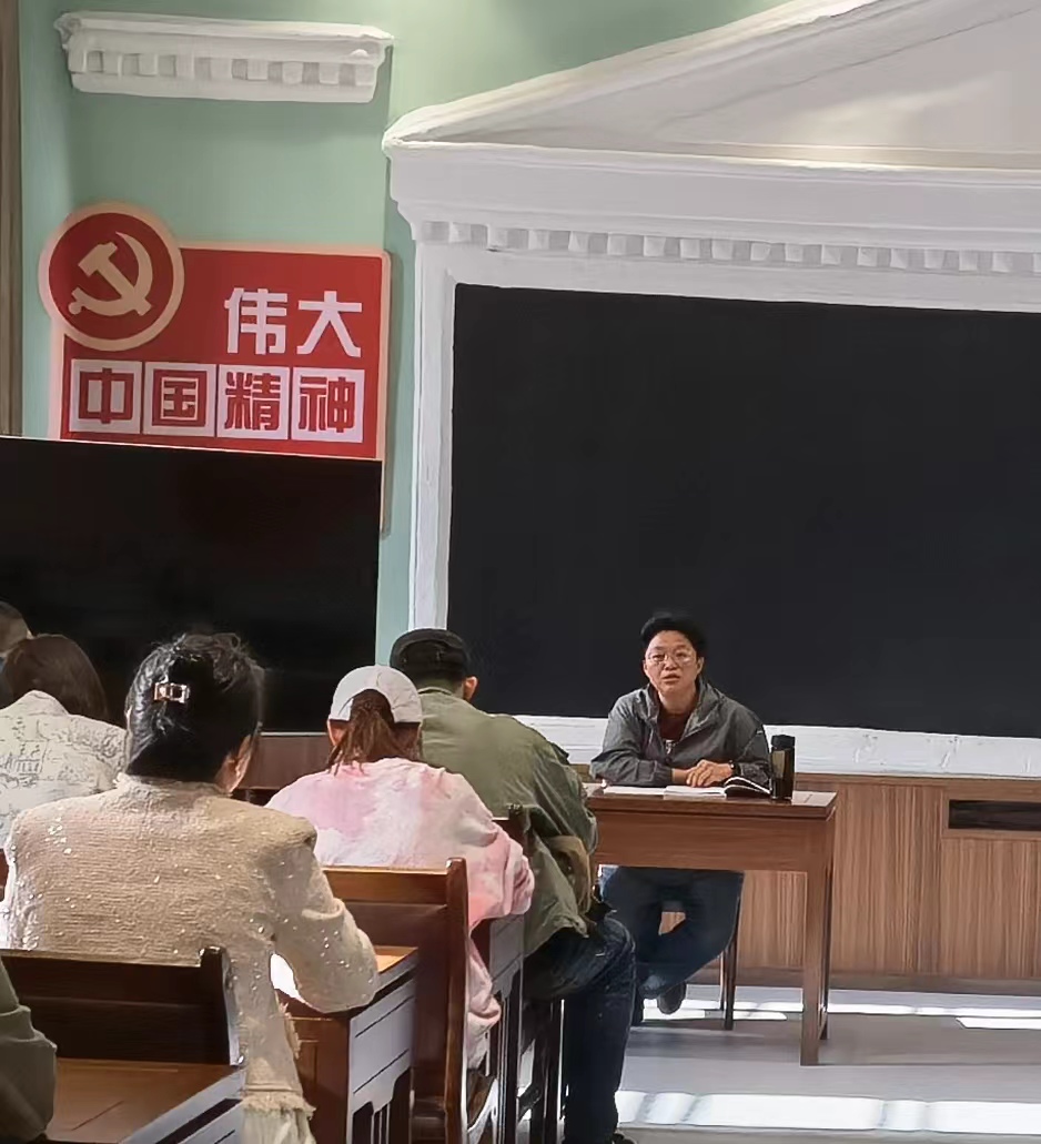 李静2.jpg 李静2.jpg
