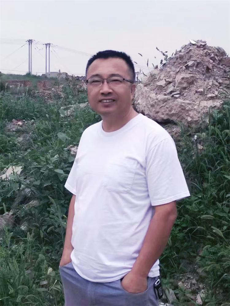 芦伟英照片网(1).jpg