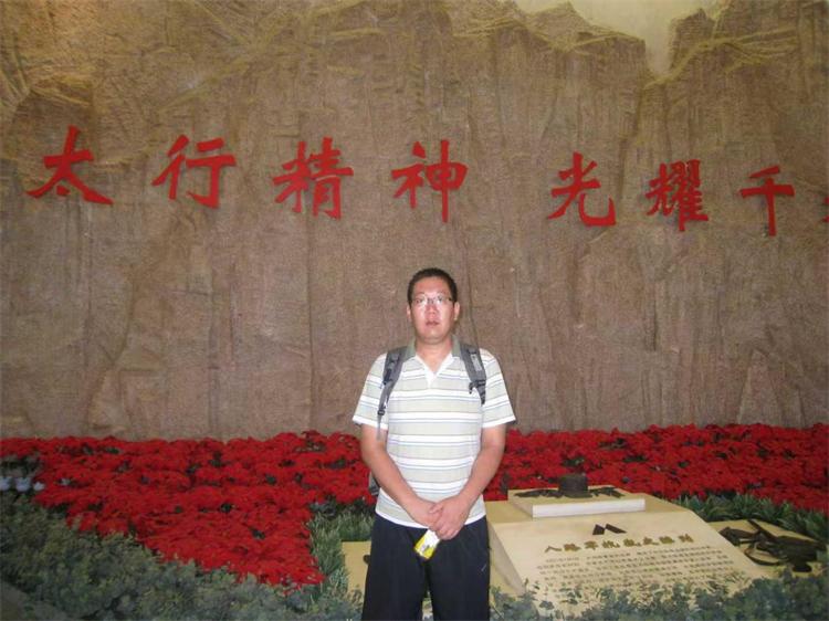 杨小勇照片网.jpg